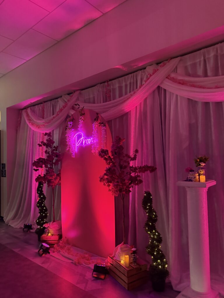 Mediterranean Prom Decor With Drape
